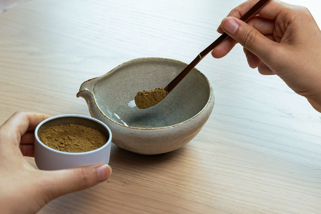 Kopie von 05_a-full-scoop-of-hojicha.webp